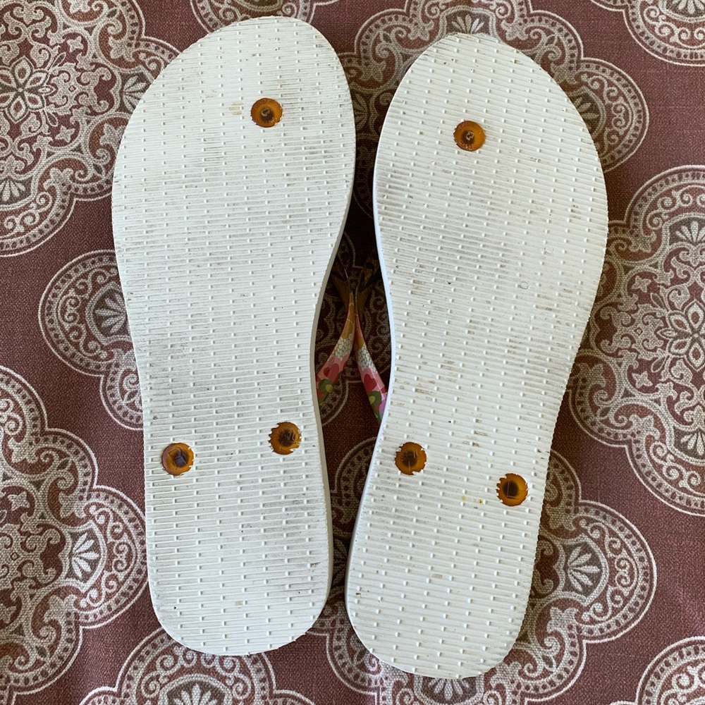 *FREE with $25 purchase* Vera Bradley Flip Flops - Picture 6 of 6